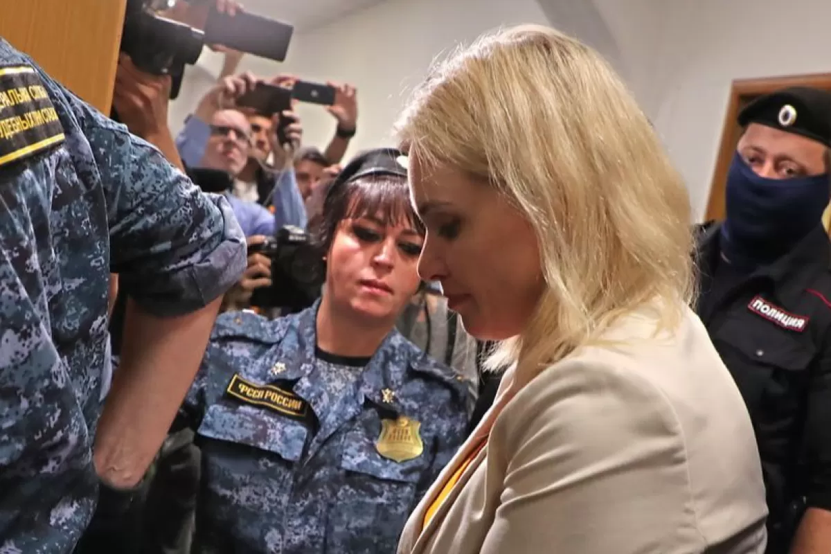 RĂZBOI ÎN UCRAINA: Autorităţile ruse o caută pe jurnalista anti-război Marina Ovsianikova