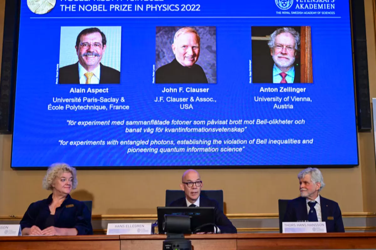 Trei savanți împart premiul Nobel pentru fizică din acest an