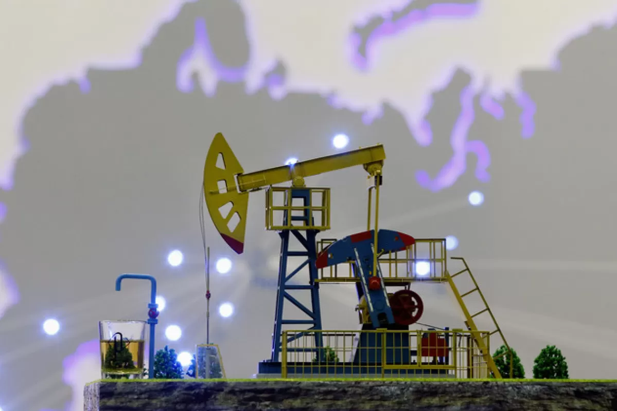 Țările exportatoare de petrol reduc producția pentru a sălta prețul pe piețele mondiale