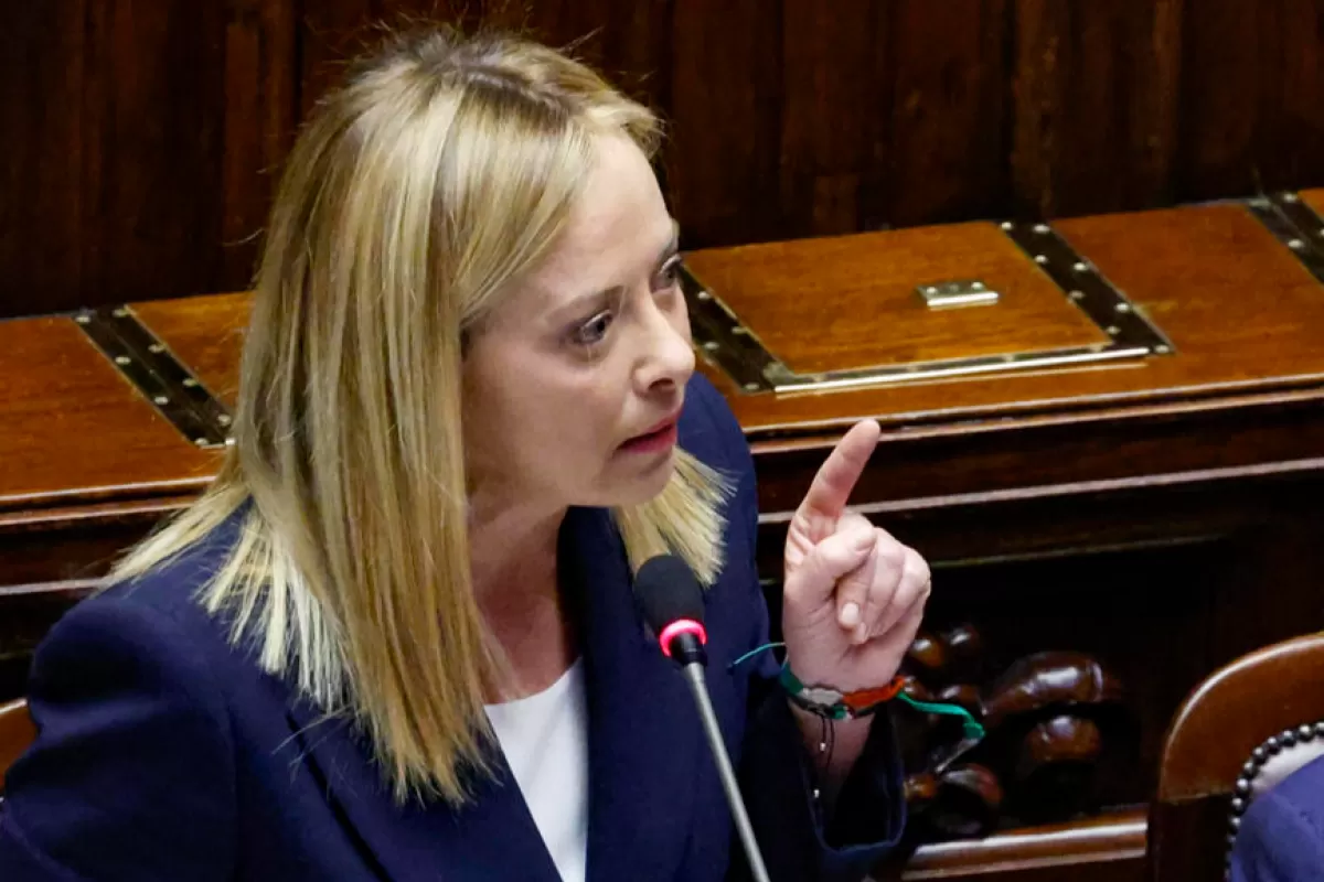 Noul premier italian de extremă dreapta se delimitează de opiniile radicale