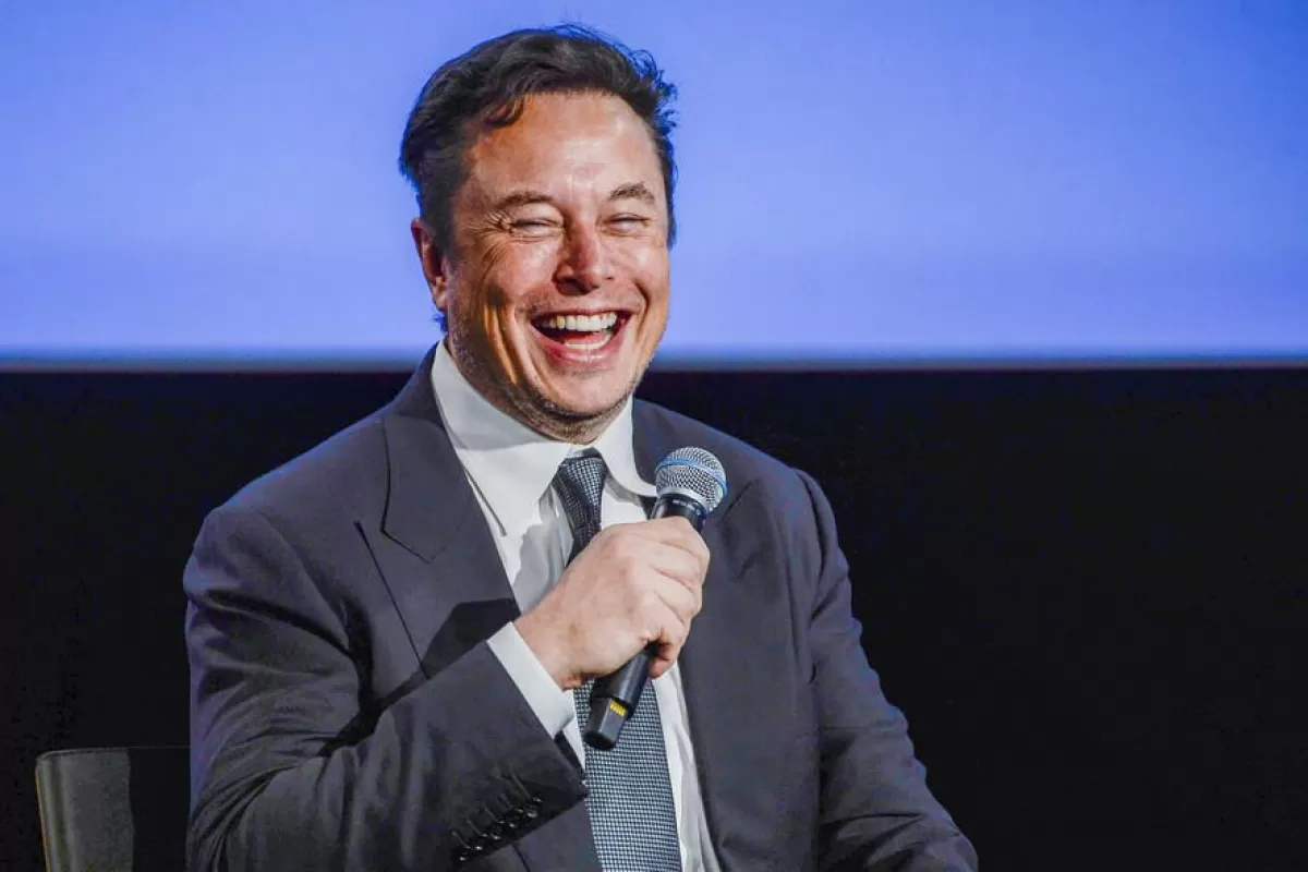 Magnatul Elon Musk și actriţa Angelina Jolie nu au fost în România