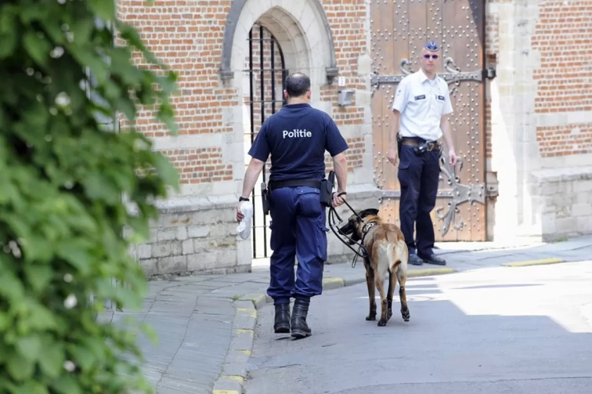 Atac cu cuțitul la Bruxelles asupra unei patrule de poliție