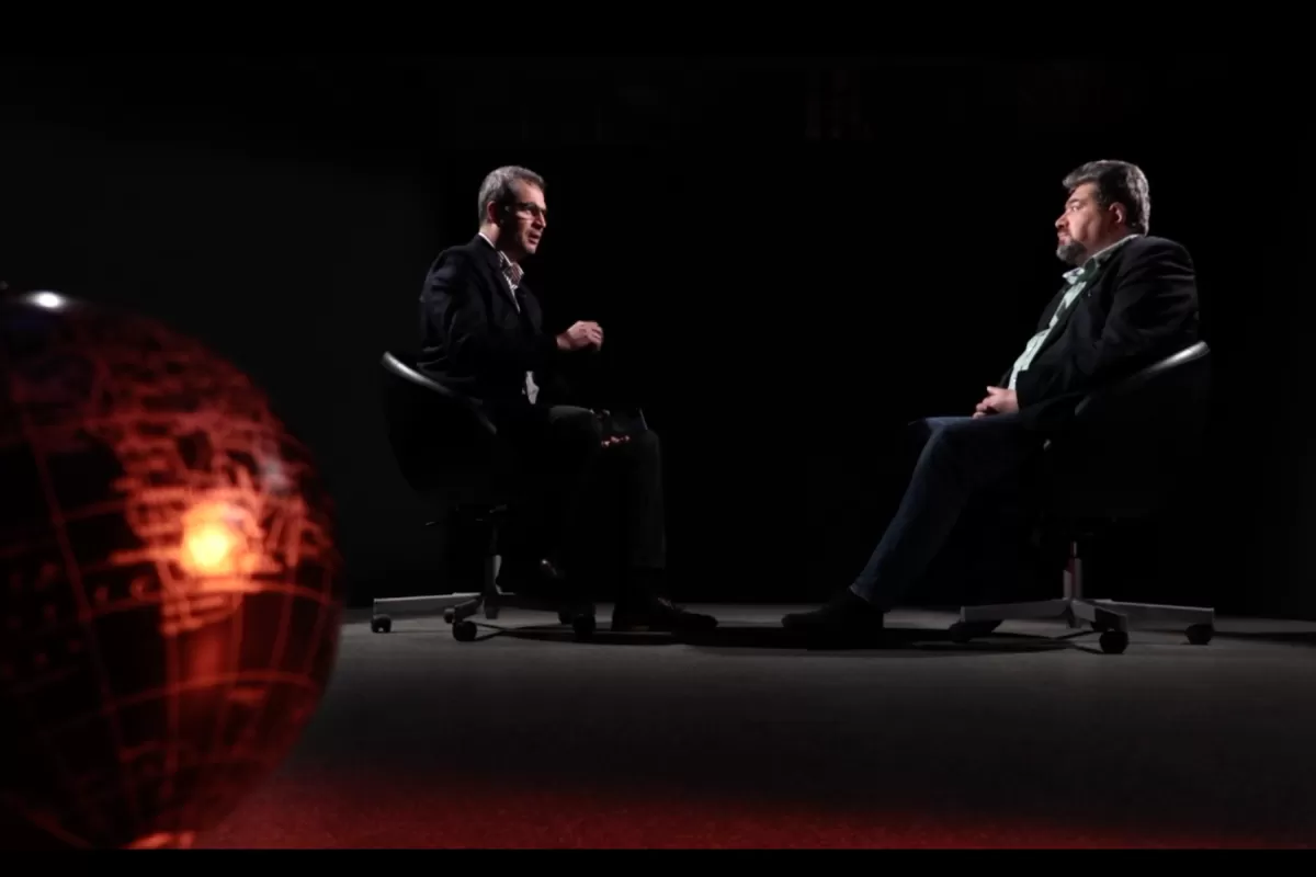 Breaking Fake News: Halloweenul miliardarilor planetei – Ziua păcălelii la români (@TVR1)