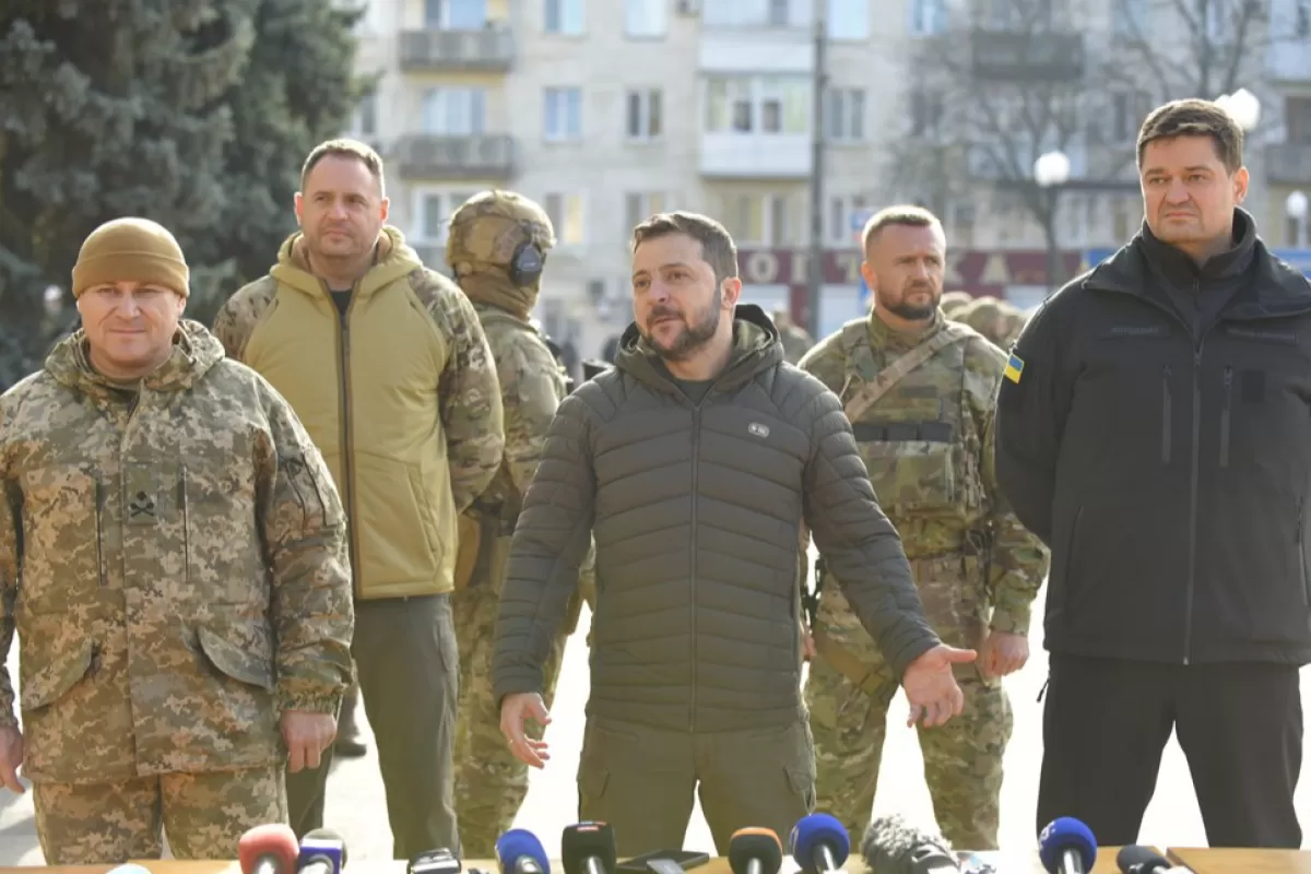 RĂZBOI ÎN UCRAINA: Președintele Volodimir Zelenski a vizitat Hersonul eliberat