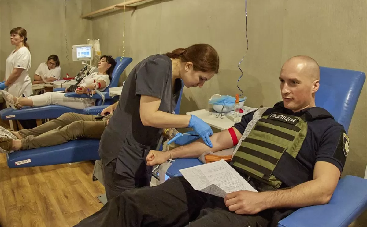 PROPAGANDĂ DE RĂZBOI: Pierderile armatei ucrainene sunt atât de mari, încât elevii sunt forțați să doneze sânge pentru militari