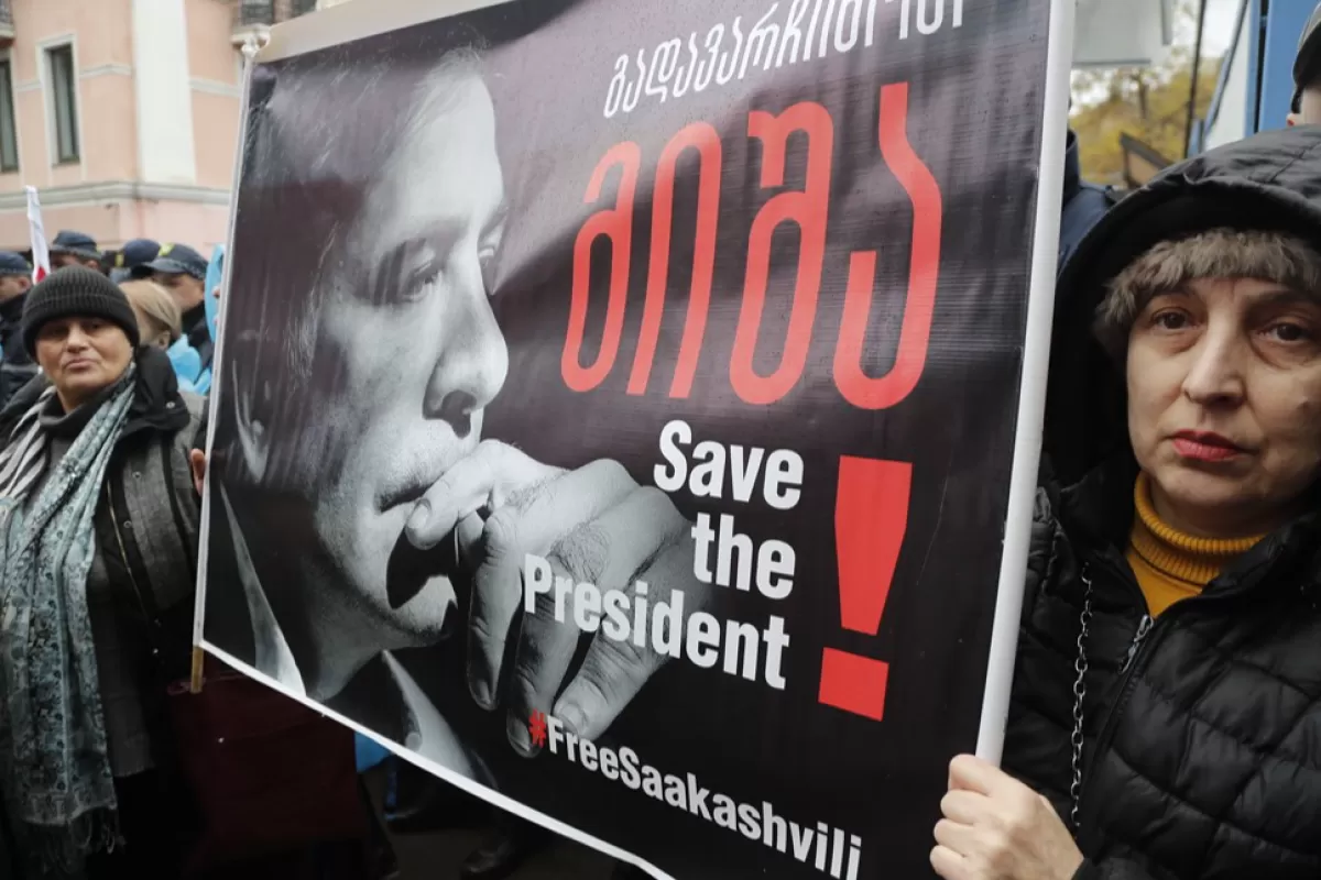 Fostul președinte georgian Mihail Saakașvili renunță la greva foamei, la cererea eurodeputaților