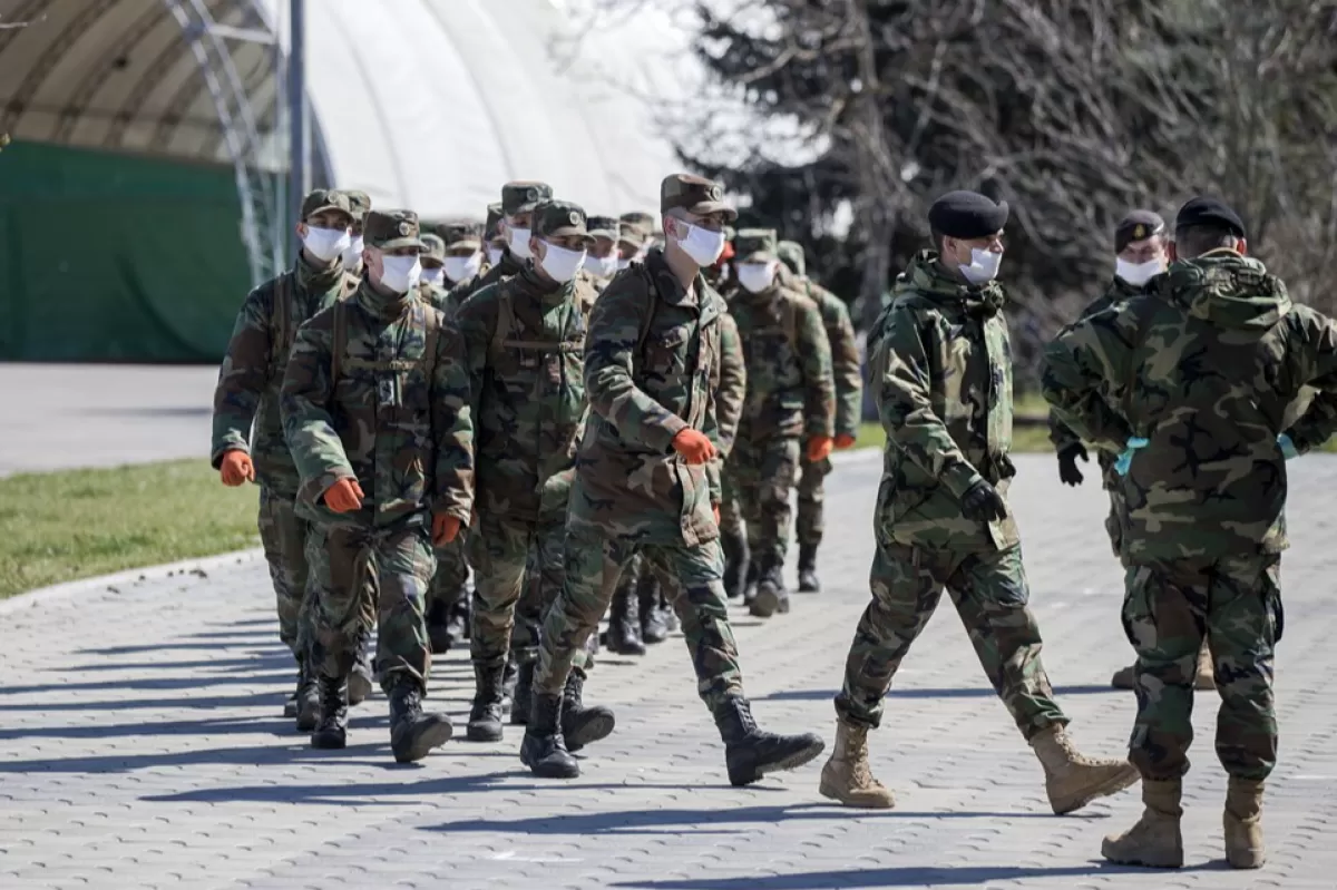 RĂZBOI ÎN UCRAINA: Republica Moldova triplează soldele militarilor în termen