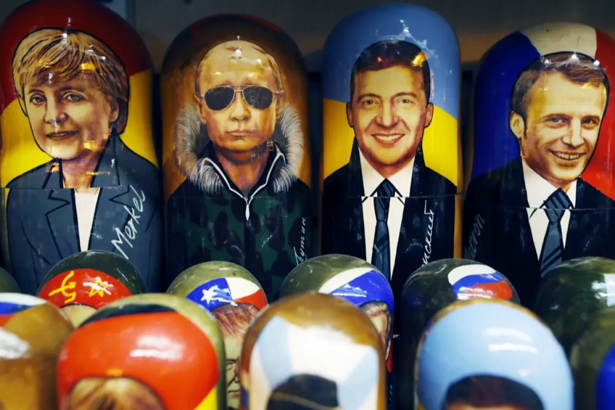 RĂZBOI ÎN UCRAINA: Președintele francez, Emmanuel Macron, consideră că admiterea Ucrainei în NATO nu este un scenariu tocmai plauzibil