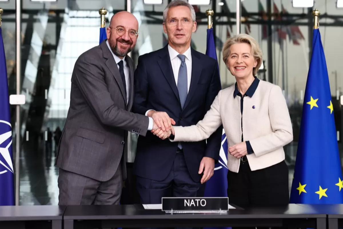 RĂZBOI ÎN UCRAINA: UE și NATO promit consolidarea sprijinului pentru Ucraina în fața invaziei Rusiei