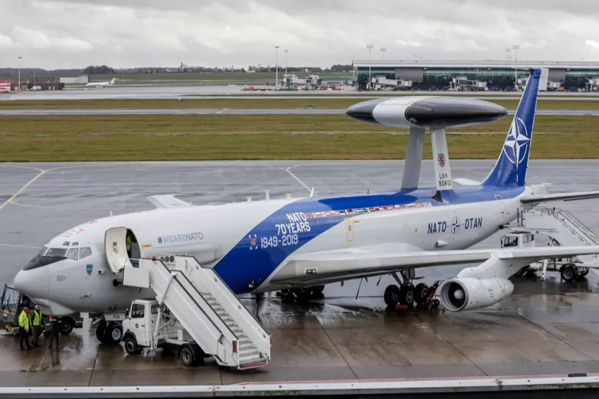 NATO trimite în România un avion de supraveghere a activității militare a Rusiei