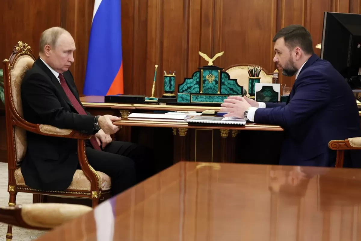 Președintele rus Vladimir Putin se întâlnește cu șeful interimar al autoproclamatei Republici Populare Donețk (RPD) Denis Pushilin la Kremlin, Moscova, Rusia, 20 decembrie 2022.