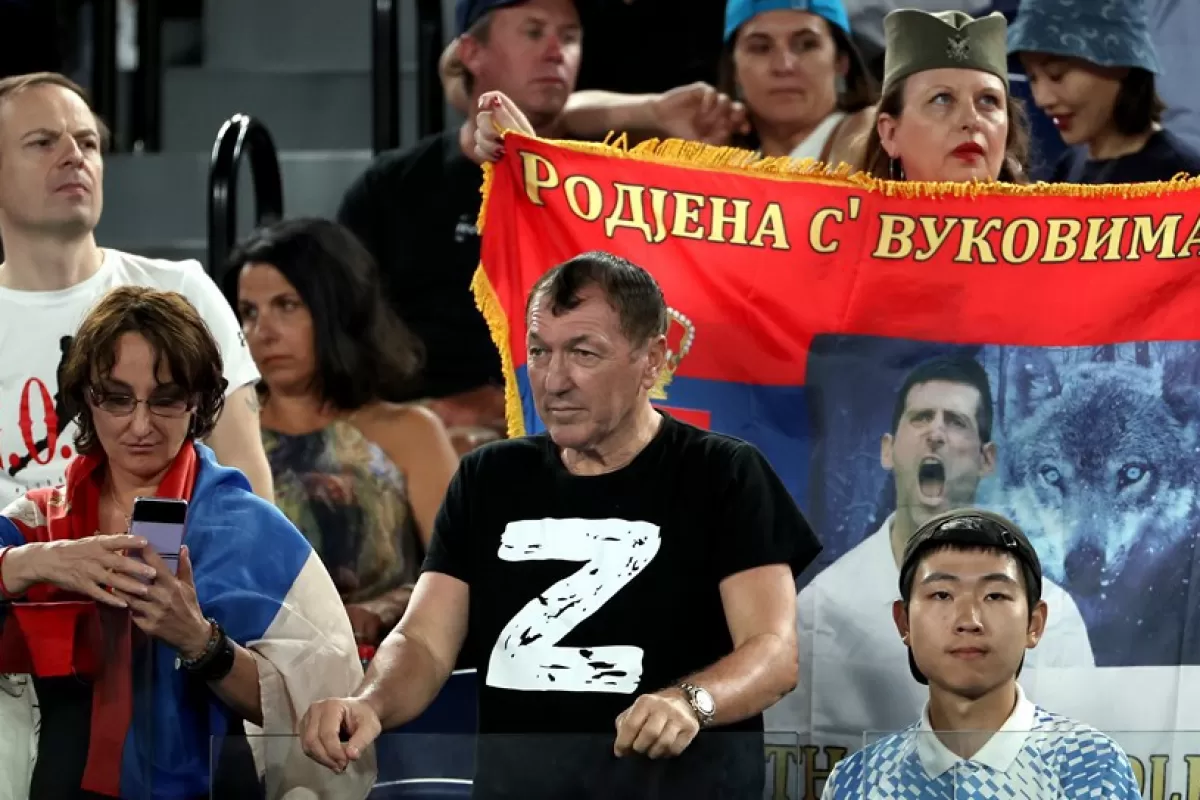 RĂZBOI ÎN UCRAINA: Tatăl celebrului tenisman sârb Novak Djokovic, filmat printre fanii lui Putin