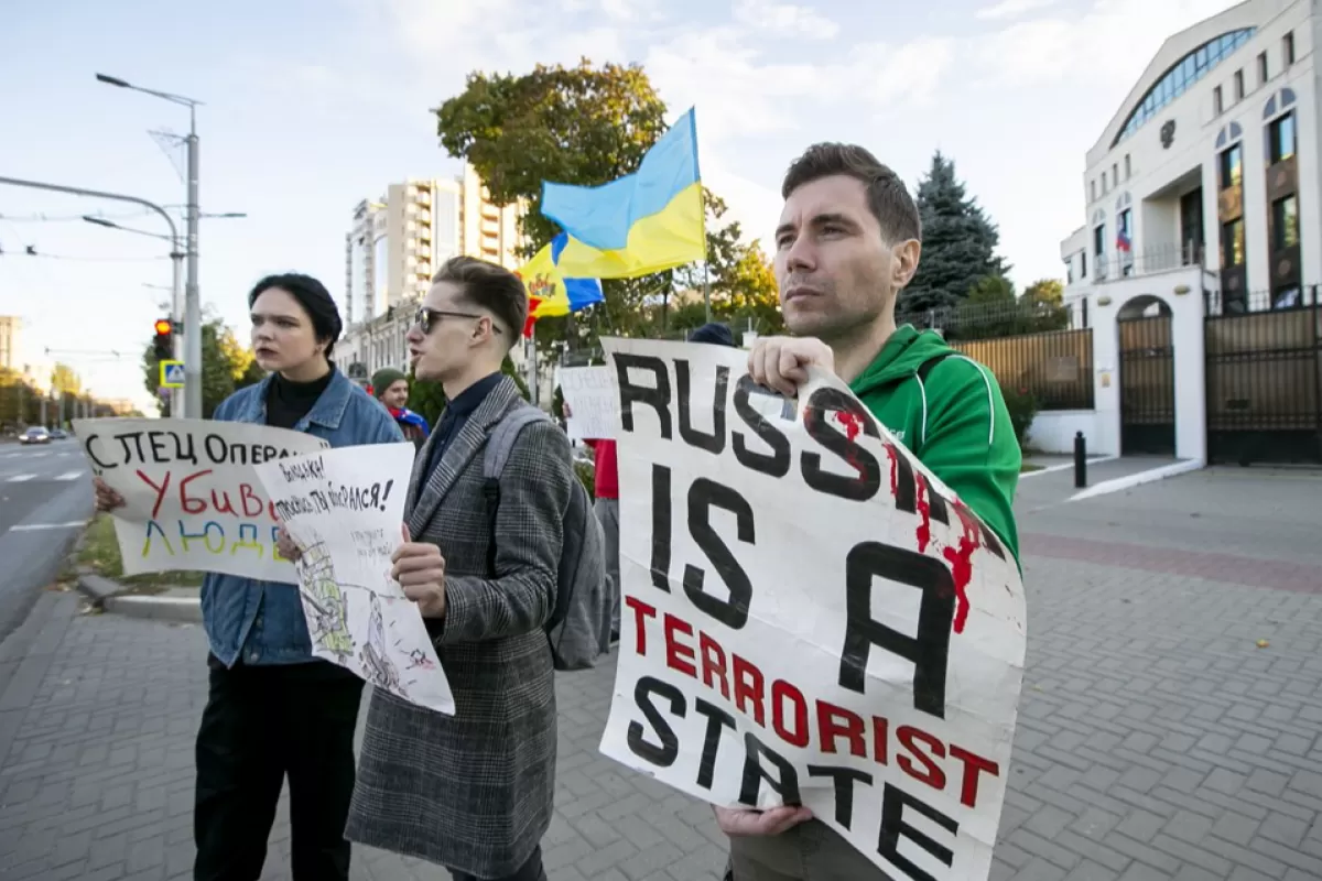 RĂZBOI ÎN UCRAINA: Sondaj: dacă Republica Moldova ar fi atacată de ruși, 33,8% dintre respondenți consideră că trebuie să se apere cu arma în mână