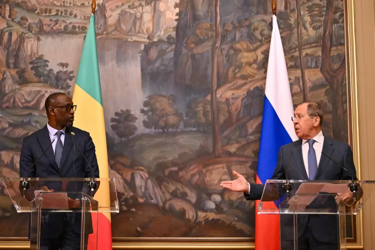 Ministrul rus de externe Serghei Lavrov și omologul său malian Abdoulaye Diop susțin o conferință de presă comună după întâlnirea lor de la Moscova, Rusia, 20 mai 2022.