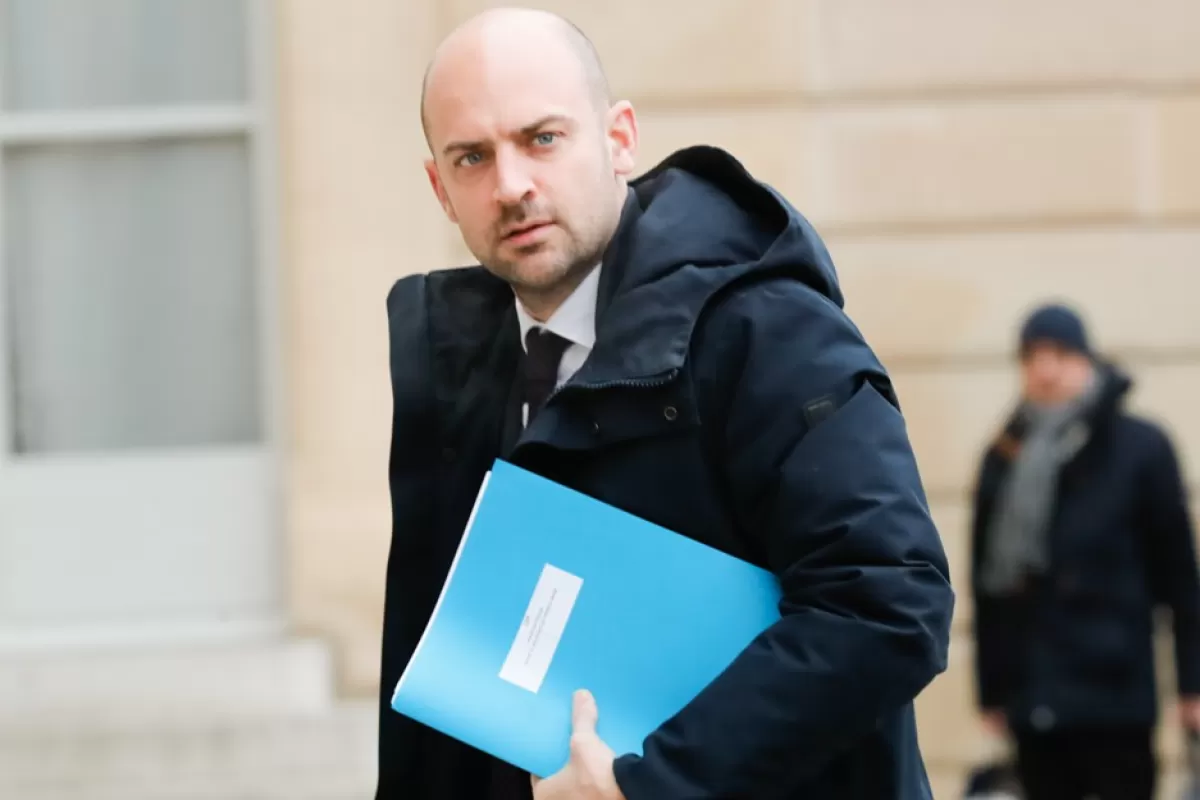 Franța adoptă un sistem pentru a interzice copiilor accesul la pornografia de pe internet