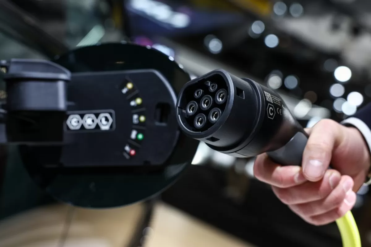 Paritatea prețului între mașinile electrice și cele cu combustie pare un obiectiv mai îndepărtat decât se credea