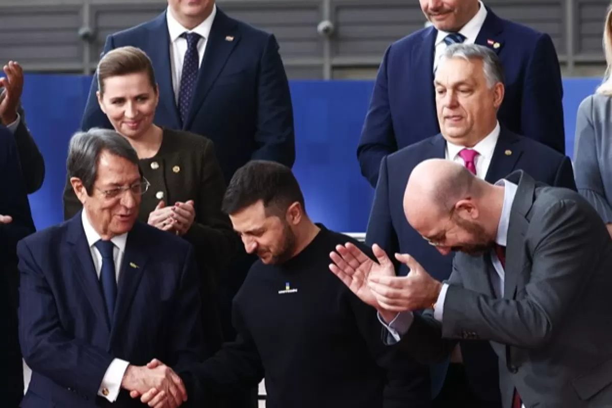 Președintele Ucrainei îndeamnă Uniunea Europeană să grăbească livrările de arme