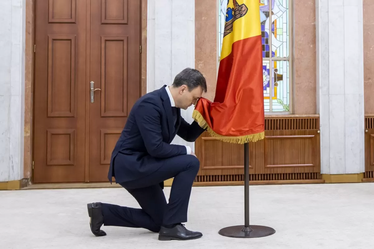 Noul guvern al Republicii Moldova a depus jurământul după ce a primit votul Parlamentului