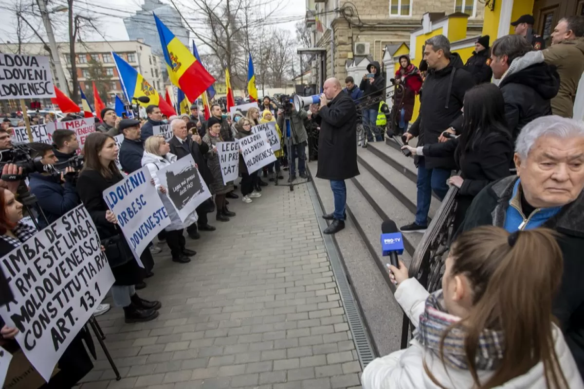 Româna devine limbă oficială în Republica Moldova