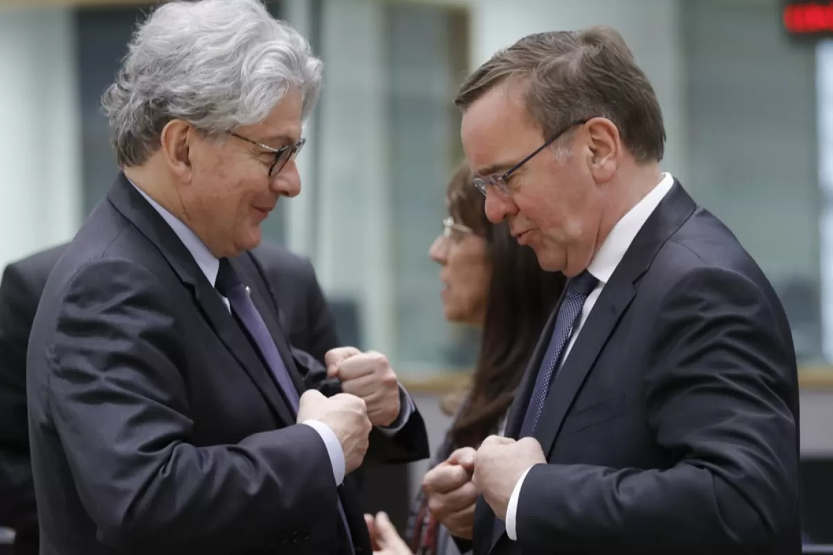 17 țări UE, între care și România vor cumpăra împreună muniție pentru Ucraina