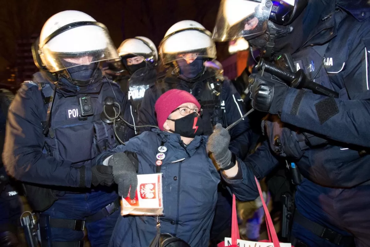 Inamicul statului polonez: femeia