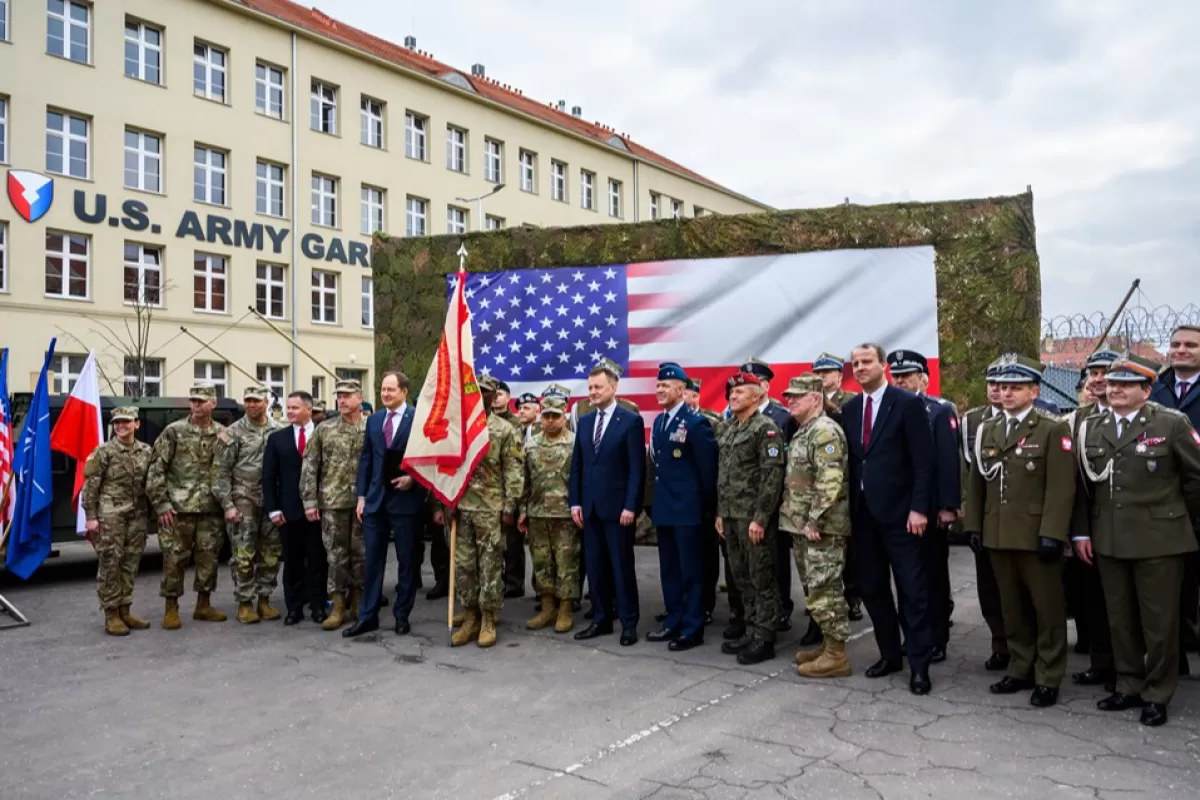 Statele Unite pun bazele unei prezențe militare permanente în Polonia