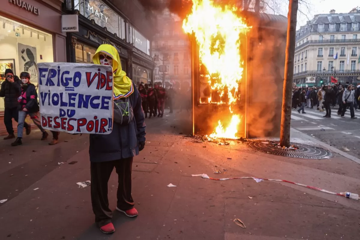 Violențele au cuprins Franța în a noua zi de mobilizare împotriva reformei pensiilor