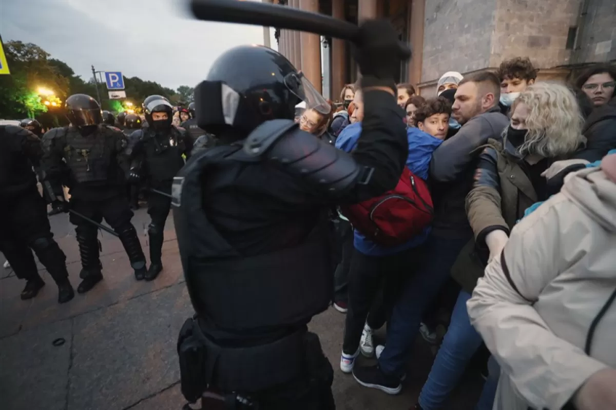 Despre exodul savanților și persecutarea activiștilor anti-război