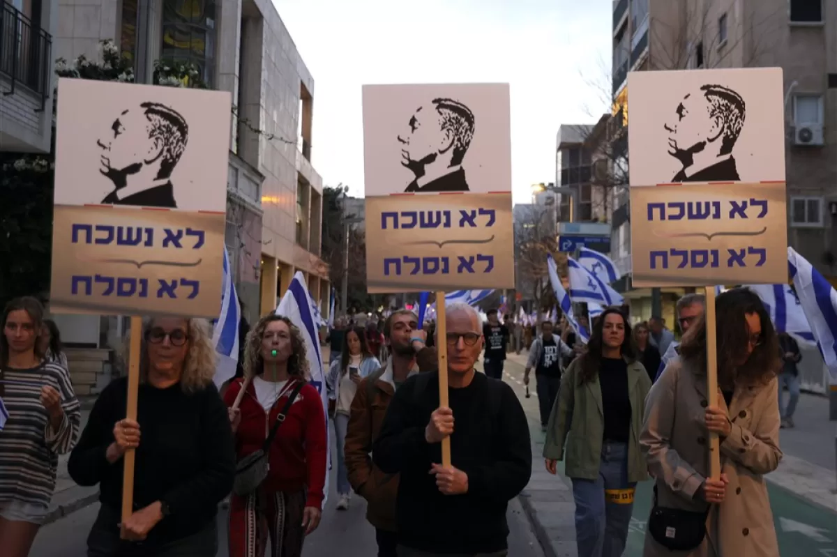 Netanyahu, între ciocan și nicovală