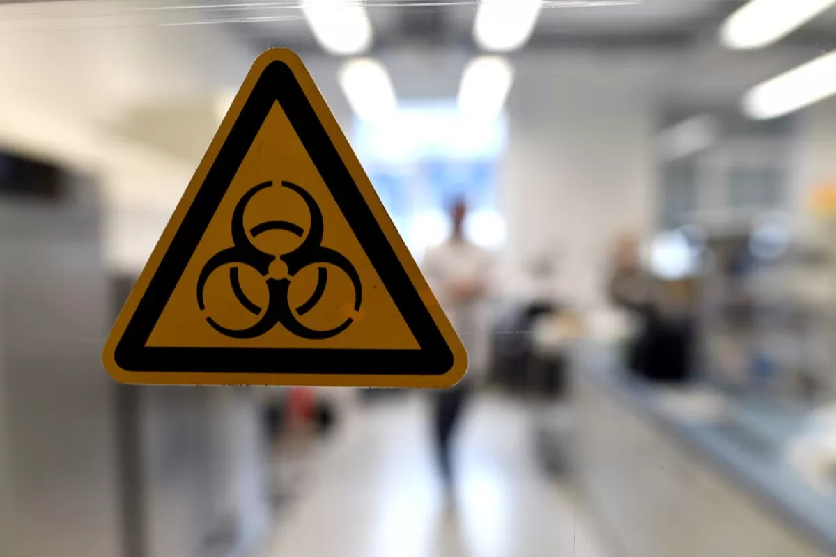 PROPAGANDĂ DE RĂZBOI: Războiul a forțat SUA să mute armele biologice din Ucraina