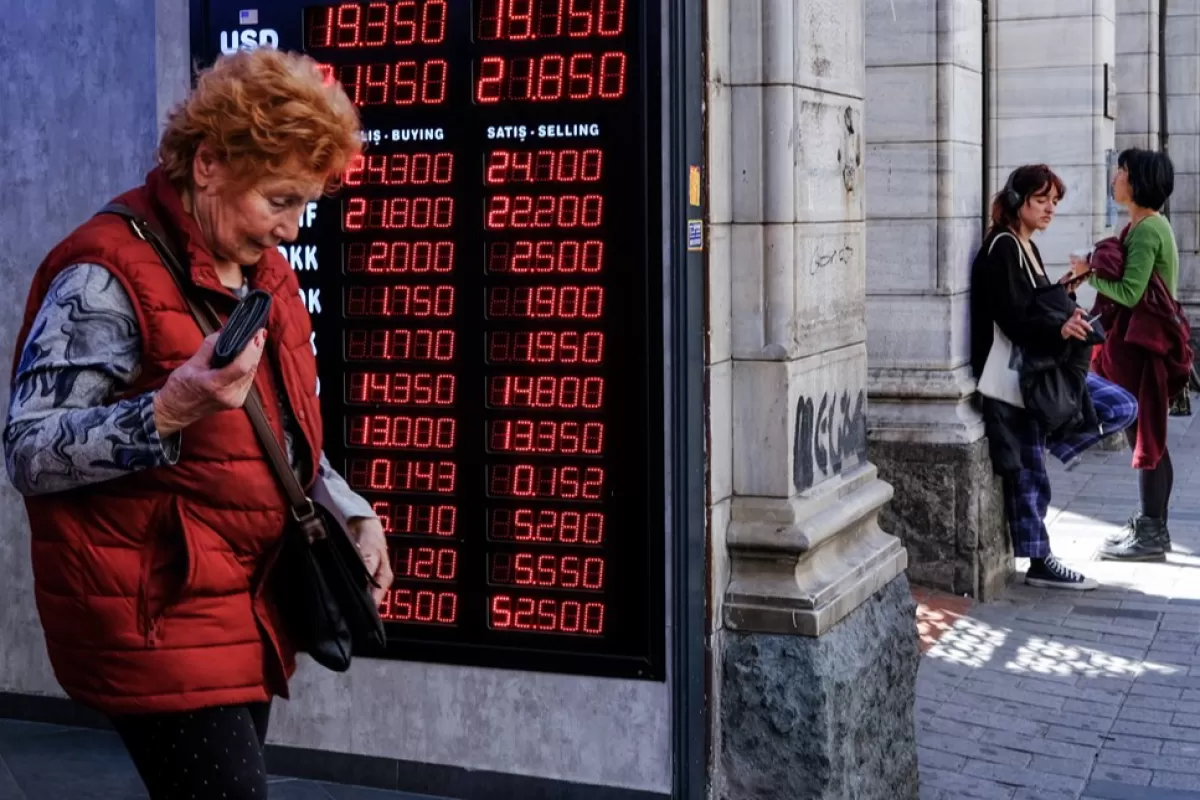 Lira turcească, la cel mai scăzut nivel față de dolar