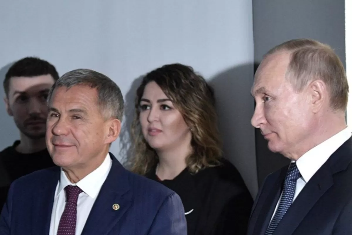 Președintele Rusiei Vladimir Putin și președintele Tatarstanului Rustam Minnikhanov vizitează Centrul de Cultură și Sport Moskovsky din Kazan, Tatarstan, Rusia, 12 februarie 2019.