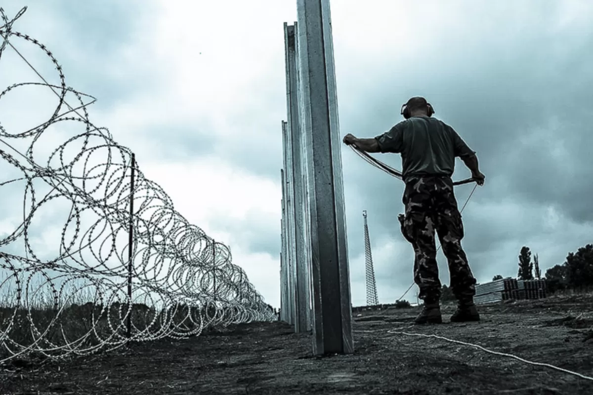 Forţele de ordine ungare au reţinut în weekend aproape trei sute de migranţi