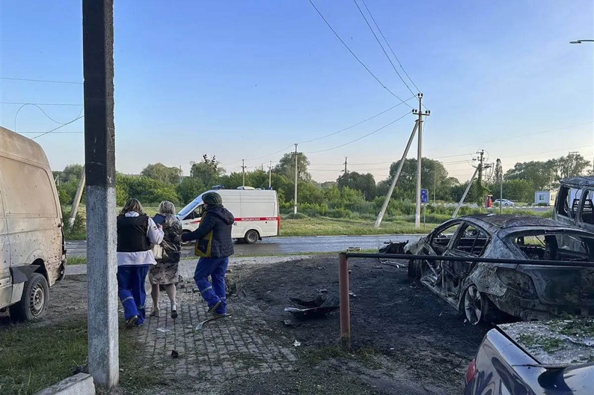 O fotografie pusă la dispoziție de guvernatorul regiunii Belgorod din Rusia, Vyacheslav Gladkov, pe canalul său Telegram, arată consecințele bombardamentelor ucrainene în orașul de graniță Shebekino, regiunea Belgorod, Rusia, 31 mai 2023.