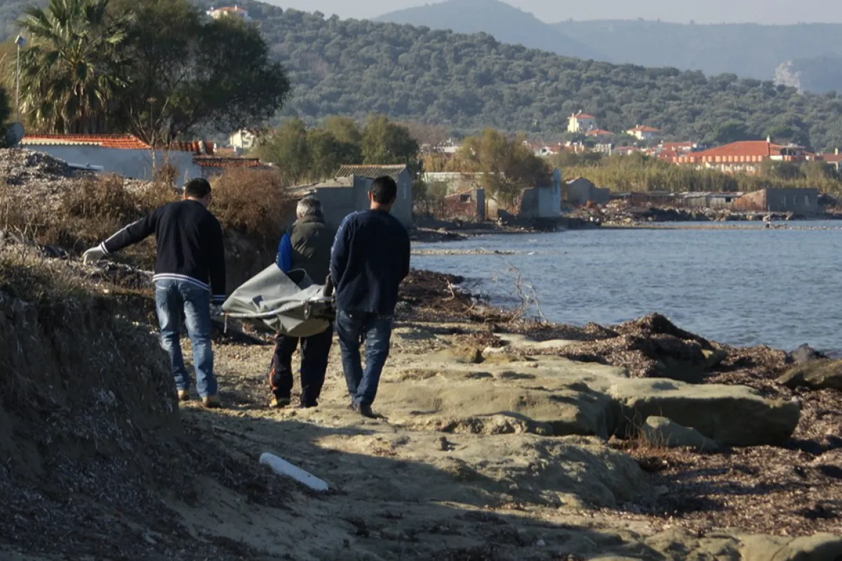 17 persoane s-au înecat după scufundarea unei ambarcațiuni cu migranți în sud-vestul Greciei