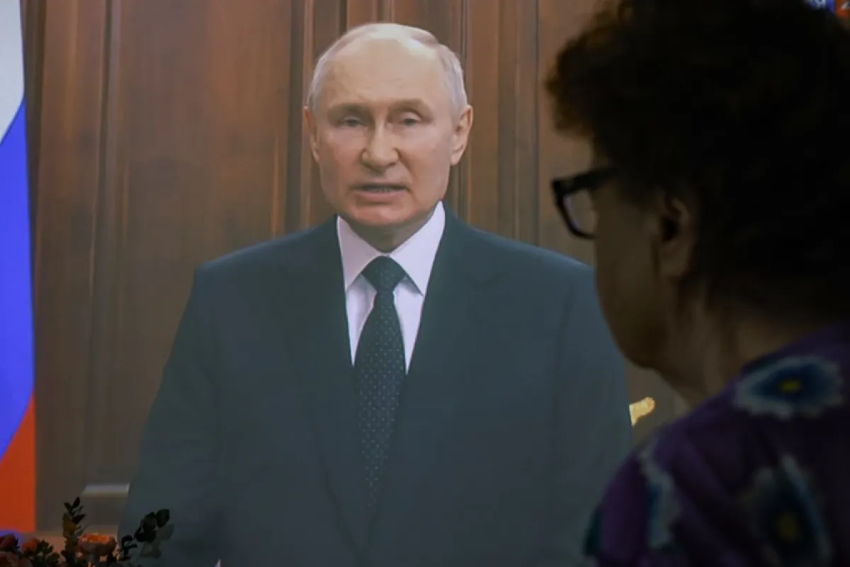 Președintele Vladimir Putin l-a sunat pe omologul său belarus, Aleksandr Lukașenko, pentru a-l informa „despre situația din Rusia”