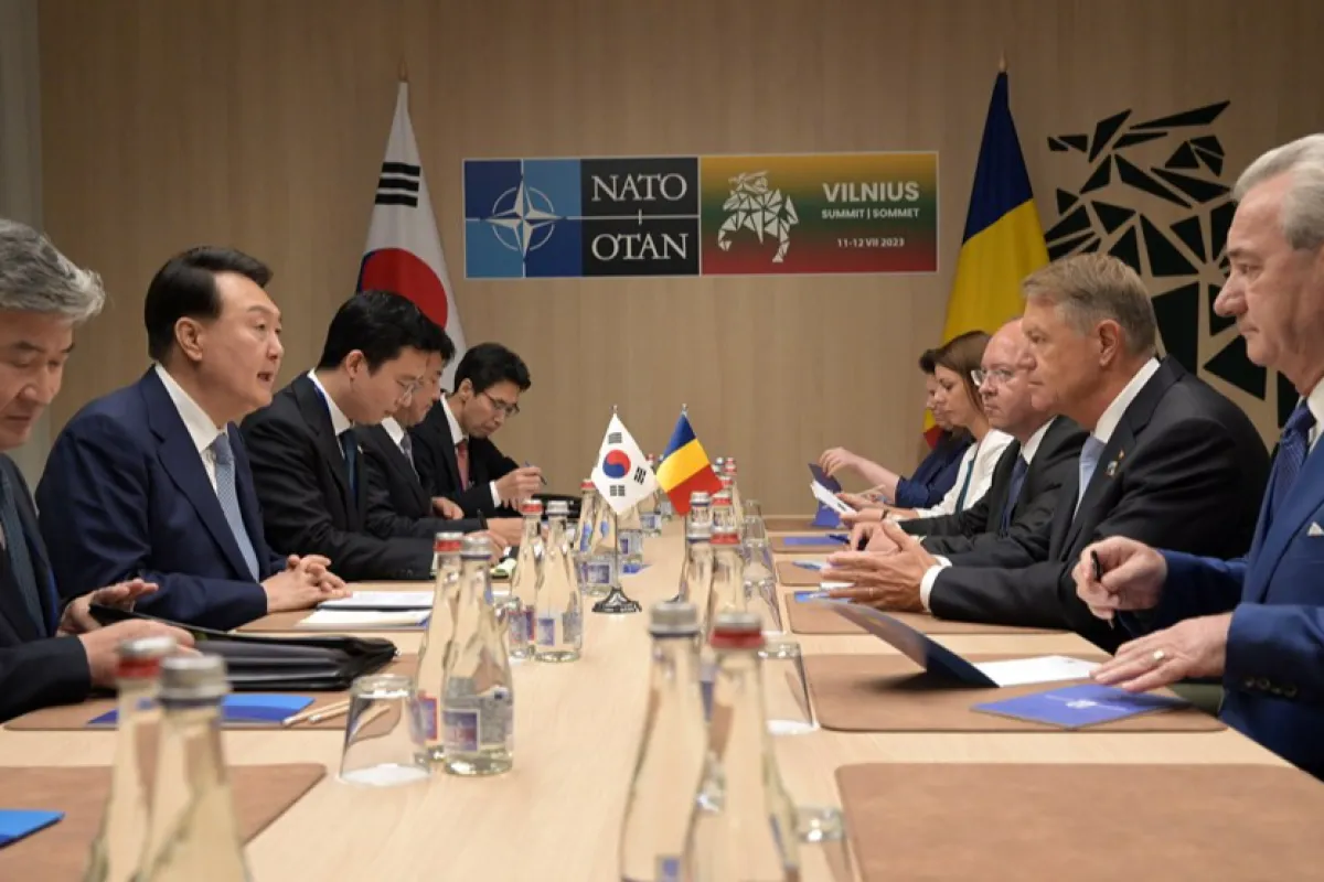 Klaus Iohannis: Aderarea Moldovei la NATO nu poate fi discutată fără modificarea Constituţiei moldoveneşti