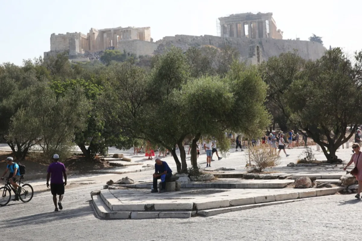 Canicula închide Acropola din Atena. În Croația pompierii se luptă cu incendii de vegetație