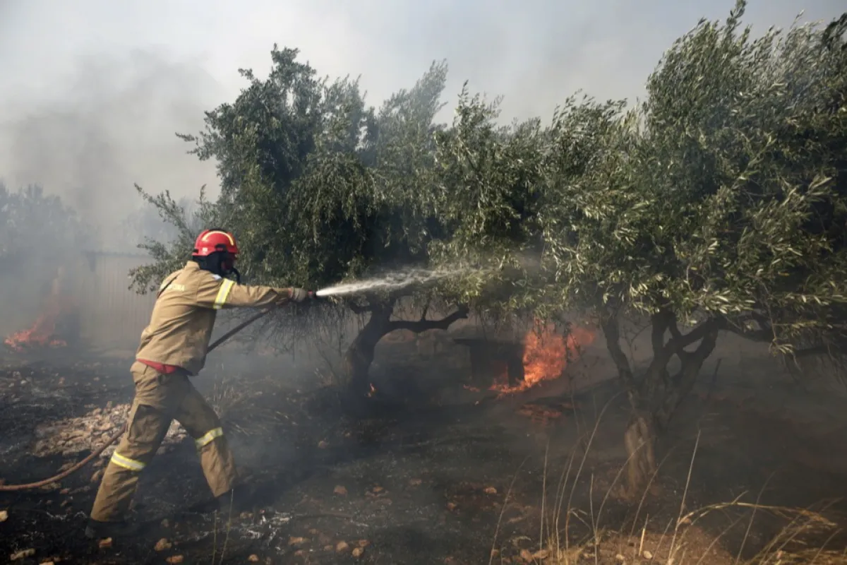 România trimite încă 40 de pompieri în Grecia, pentru a ajuta la stingerea incendiilor