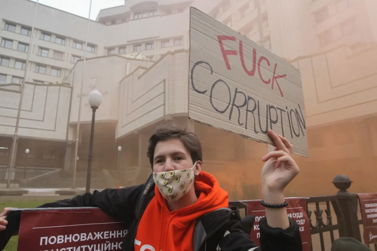 Intoleranța ucrainenilor la corupție a crescut semnificativ în timpul războiului