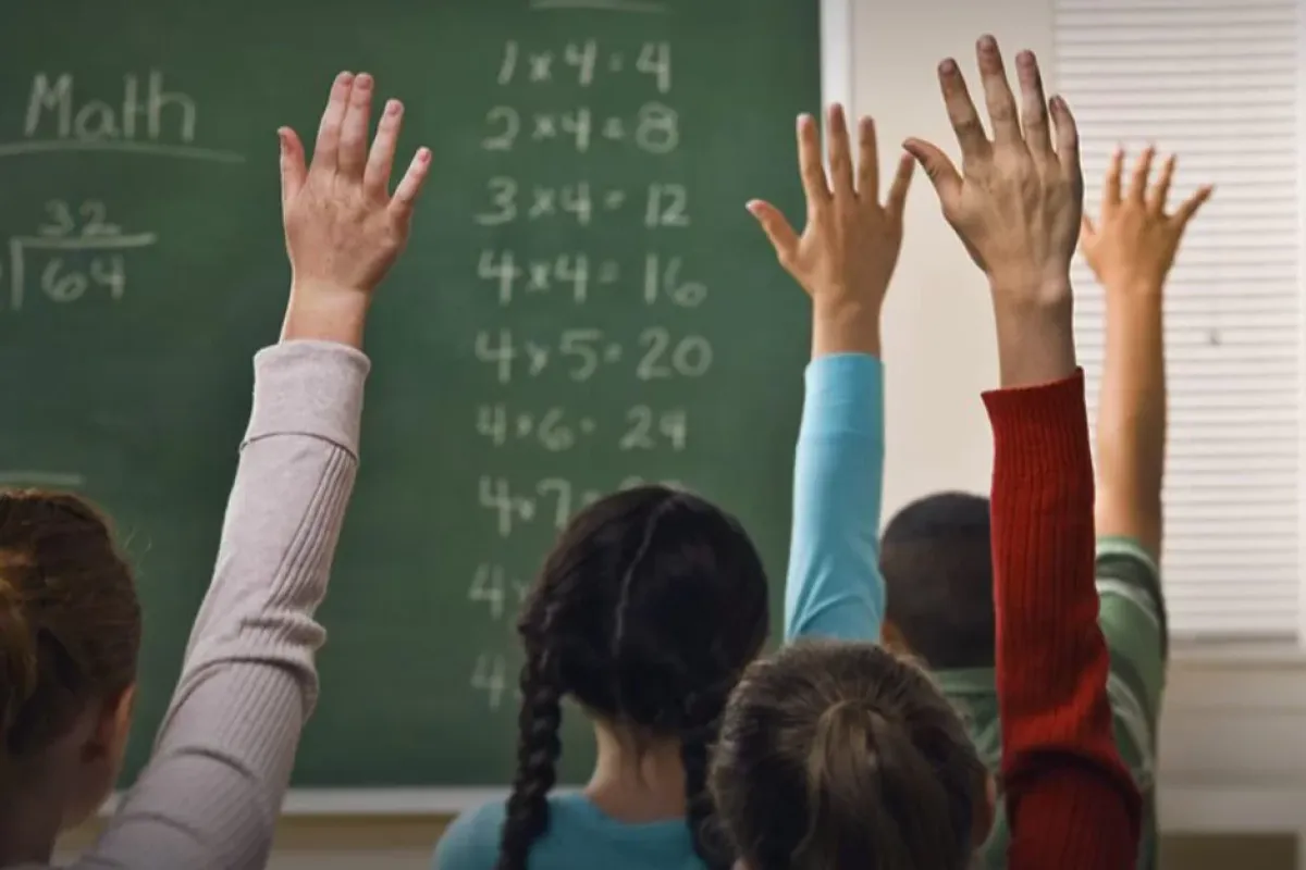 FAKE NEWS: Maia Sandu a închis 200 de școli, alungând tinerii din R. Moldova