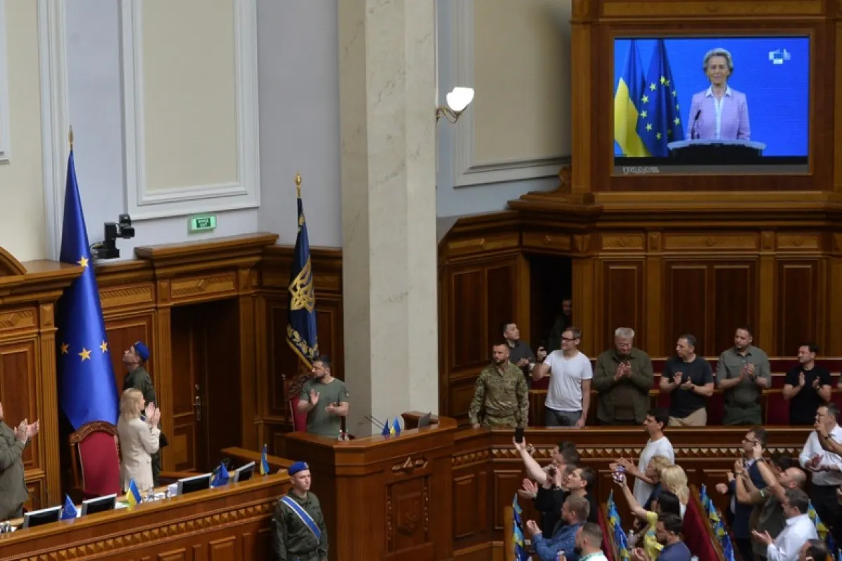 Ucraina împărţită între război şi corupţie