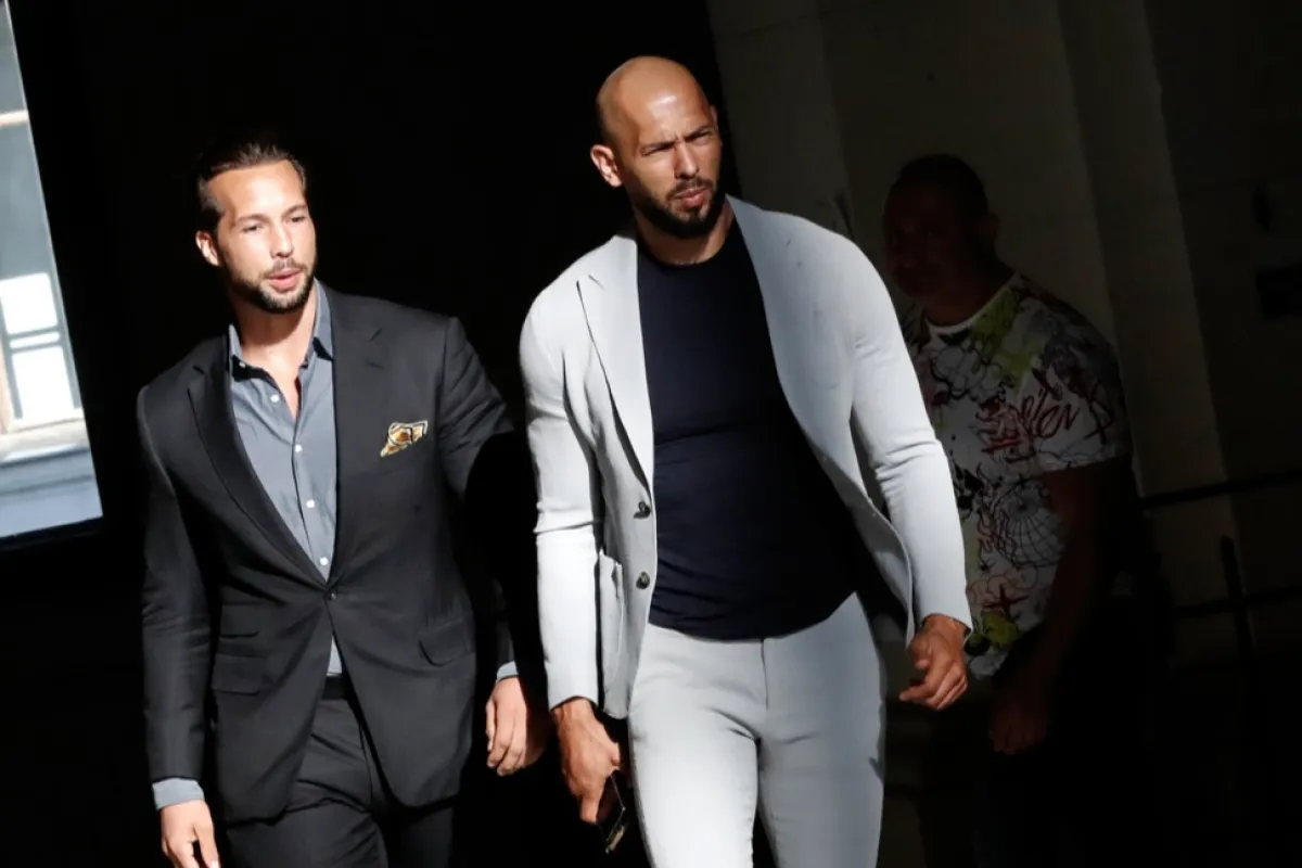 Frații Tate scapă de arestul la domiciliu