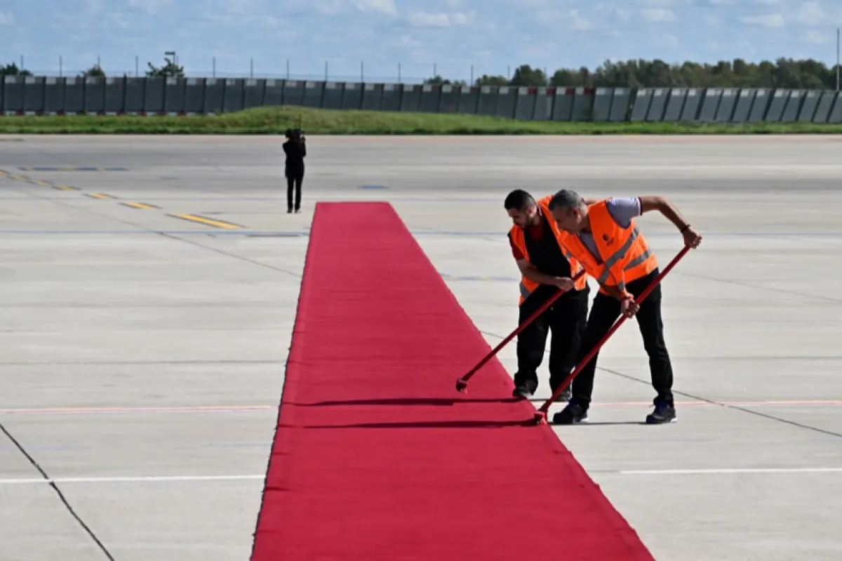 Franța întinde covorul roșu pentru regele Marii Britanii