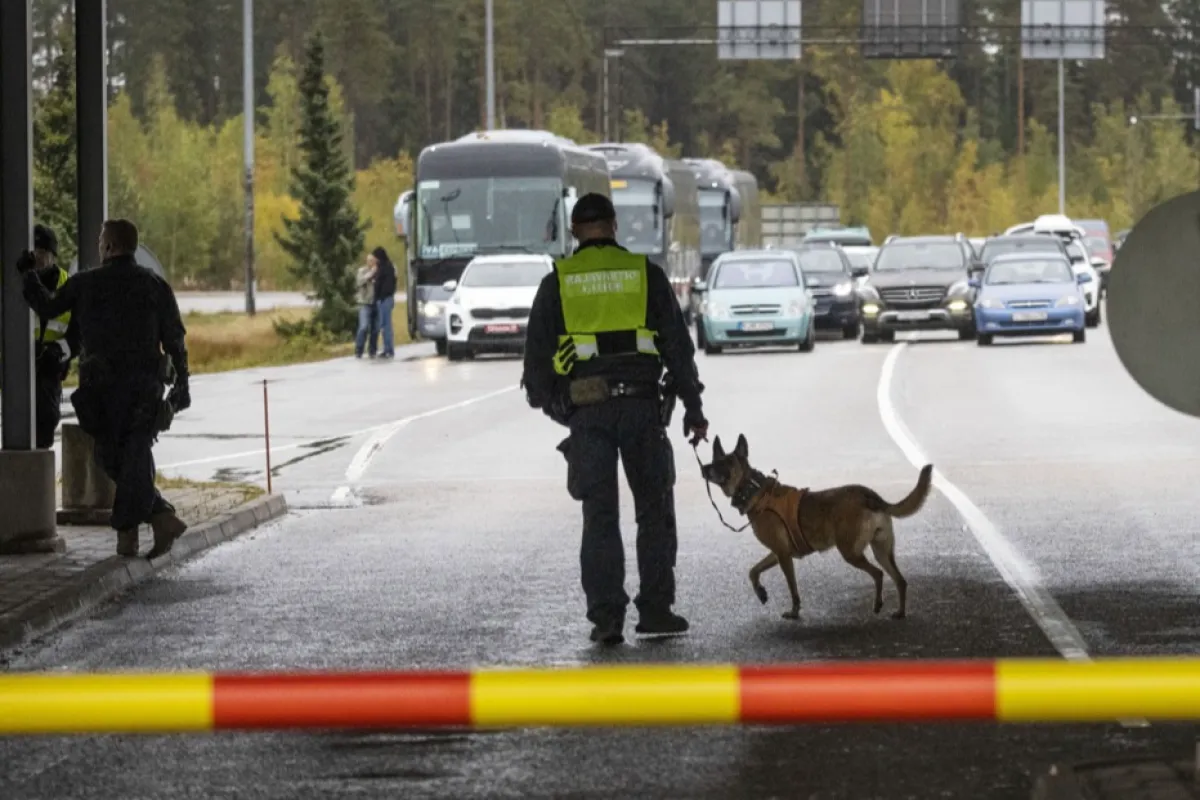 PROPAGANDĂ DE RĂZBOI: Interzicerea automobilelor din Rusia arată nazismul UE