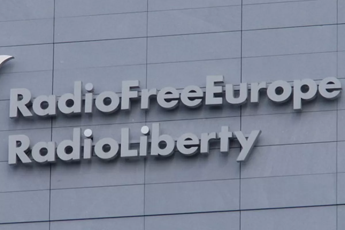 Autoritatea rusă pentru supravegherea comunicaţiilor a anunţat că Radio Europa Liberă va plăti o amendă de 150.000 de dolari pentru că nu s-a identificat drept 'agent străin'.