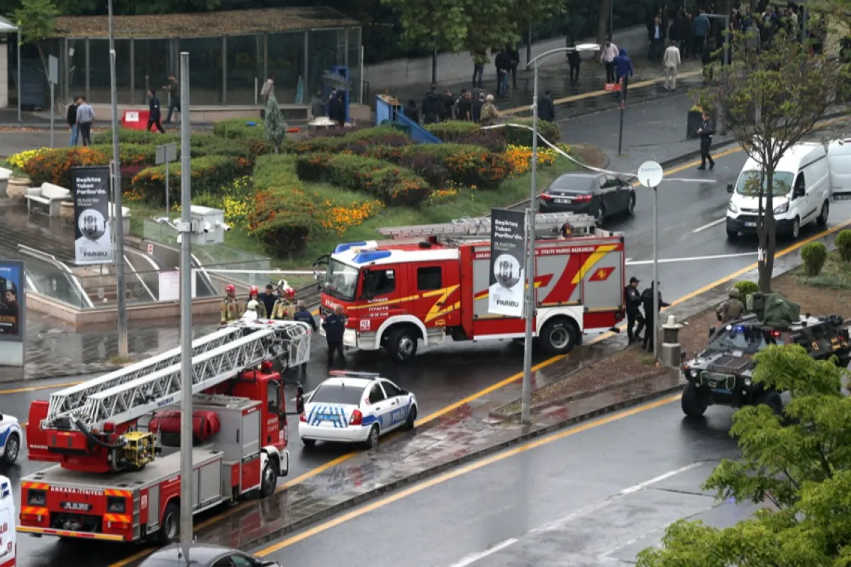Explozie la Ankara în preajma Parlamentului. Autorităţile vorbesc de un atac terorist.