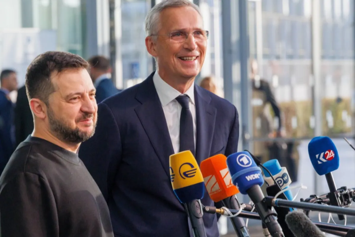 Volodimir Zelenski se află la Bruxelles unde aliaţii din NATO discută sprijinul pentru Ucraina