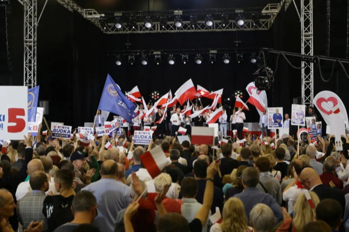 Sondajele din Polonia anticipează alegeri parlamentare strânse