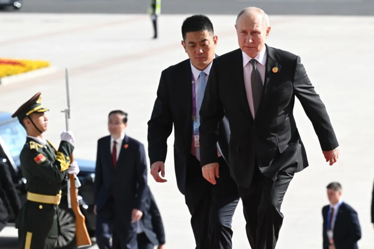 ​Imagini rare cu valiza nucleară a Rusiei cu care călătorește președintele Vladimir Putin